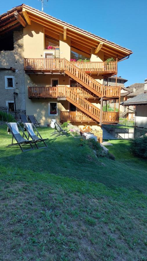 Beb Luca76 Bed & Breakfast Avise